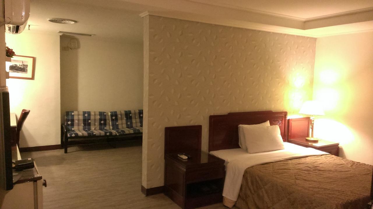 Galaxy Hotel Taichung Exterior foto